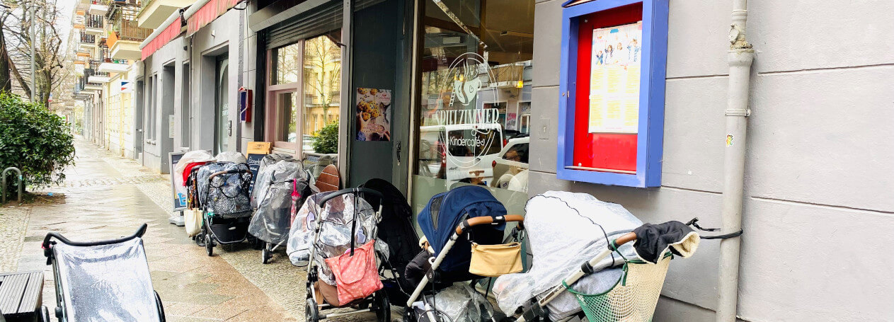 Wohin können Berliner Eltern und Babysitter mit Kindern bei Regenwetter gehen?